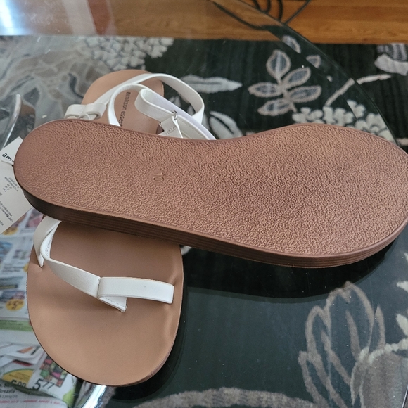 Ladies Sandal - Picture 3 of 5